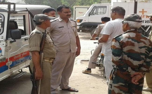 बिहार में शराब के नशे में हंगामा करने वाले पुलिसकर्मी पर गिरी गाज, पहुंचे हवालात