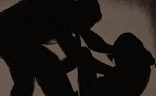 पति-बेटा ने प्रताड़ित कर महिला को घर से निकाला, डीआइजी से लगाई गुहार