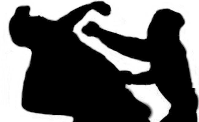पूर्वांचल एक्सप्रेस में सीट को लेकर यात्रियों के साथ मारपीट, कई यात्री घायल
