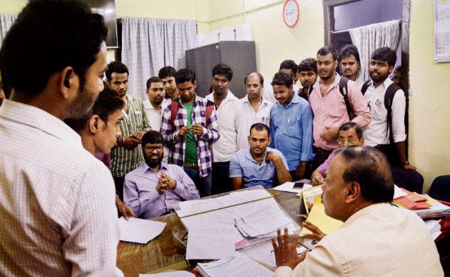 पटना : पहली बार हुआ इस तरह से परीक्षा का बहिष्कार, छात्रों ने कहा, नकल करने दीजिए, नहीं तो परीक्षा नहीं देंगे