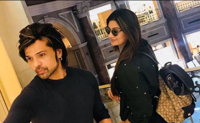 VIDEO: हिमेश रेशमिया ने पत्नी सोनिया संग टोक्यो में मनाया जन्मदिन