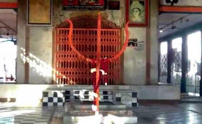 चंद्रग्रहण की अवधि तक बंद रहे मंदिरों के पट