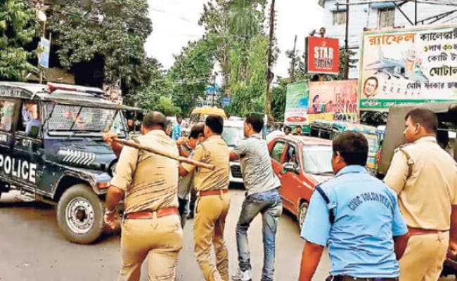 सिलीगुड़ी : जमकर चटकायी लाठियां, दो महिलाएं समेत 11 गिरफ्तार