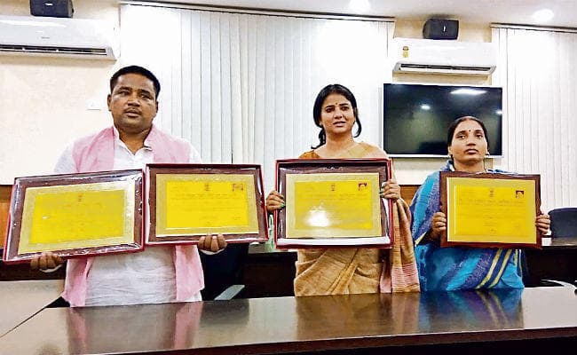 पटना : तीन मुखिया किये गये सम्मानित, बेहतर काम को मिला सम्मान