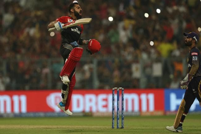 IPL में 5वां शतक जड़ हवा में उड़ते नजर आए आरसीबी के कप्तान विराट कोहली