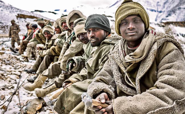 लद्दाख में विश्व की सबसे ऊंची सड़क को बना रहे हैं झारखंड के 13 मजदूर, सप्ताह में एक दिन मिलता है नहाने व कपड़े धोने को