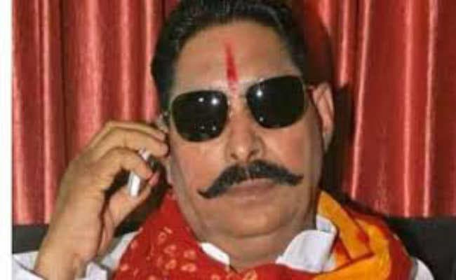 एके 47 बरामदगी मामला : भारी बारिश में थाना पहुंचीं लिपि सिंह, हर प्रश्न पर अनंत बोले-हम नहीं जानते