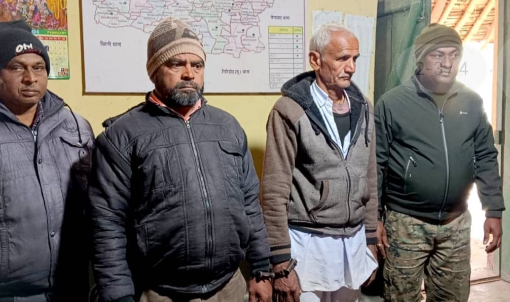 गिरिडीह : छह मवेशी के साथ गौ तस्कर गिरफ्तार, हाथियों का उत्पात जारी, घरों को क्षतिग्रस्त कर चट कर गये अनाज