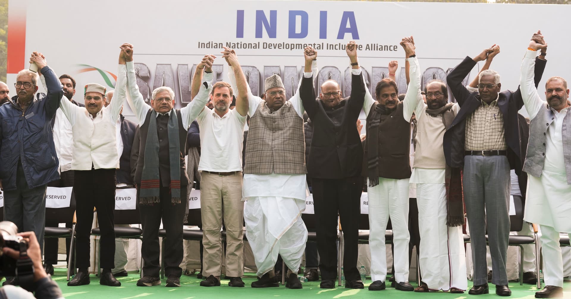 Lok Sabha Election 2024: рд╕реАрдЯ рд╢реЗрдпрд░рд┐рдВрдЧ рд╕реЗ рдкрд╣рд▓реЗ рд╡рд┐рдкрдХреНрд╖реА рдЧрдардмрдВрдзрди рдЗрдВрдбрд┐рдпрд╛ рдореЗрдВ рдЯрдХрд░рд╛рд╡? рдЗрди рд░рд╛рдЬреНрдпреЛрдВ рдореЗрдВ рдлрдВрд╕ рд╕рдХрддрд╛ рд╣реИ рдкреЗрдВрдЪ