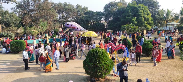 गिरिडीह : नये साल का जश्न, खंडोली में उमड़े सैलानी