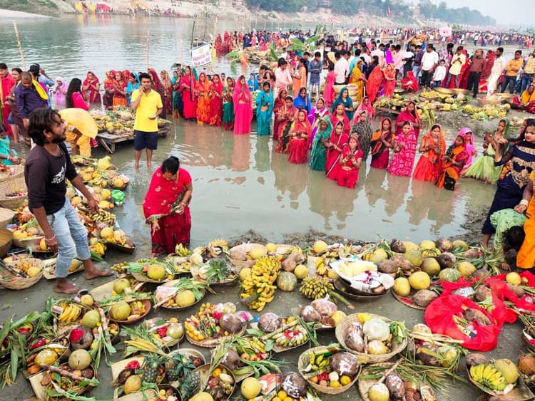 Chhath Puja 2020: बिहार में छठ की छठा, तसवीरों में देखें कोरोना काल में कैसे मनाया जा रहा है महापर्व
