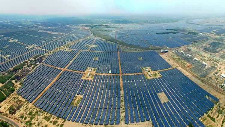 टोटल एनर्जी ने अदाणी एनर्जी के साथ संयुक्त उद्यम में किया 30 करोड़ डॉलर का निवेश, शेयर में दिखा ये एक्शन