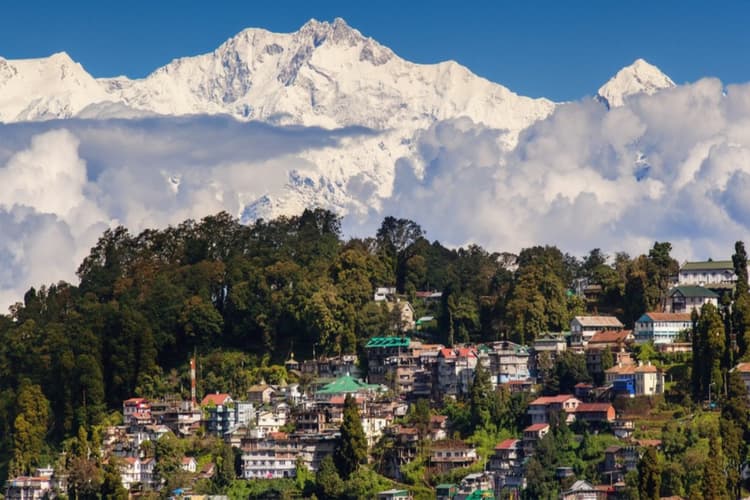 Darjeeling Famous Places: जा रहे हैं दार्जिलिंग घूमने तो इन 6 जगहों पर विजिट जरूर करें