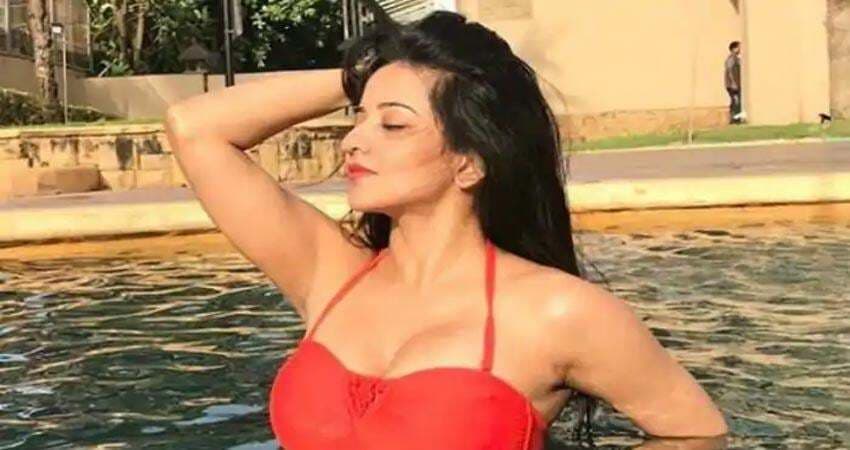 Monalisa की बोल्ड तस्वीरों ने फैंस को बनाया दिवाना, आप भी देखें