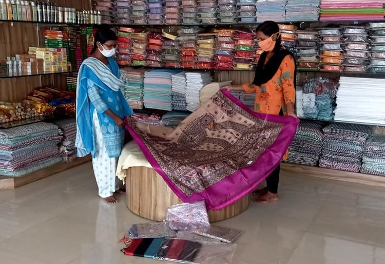 Gandhi Jayanti 2020 : युवाओं में बढ़ा खादी का क्रेज, भा रही फैशनेबल खादी