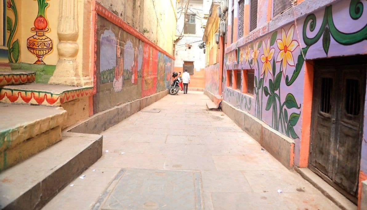 वाराणसी की दीवारों पर संस्कृति की झलक, शिव नगरी की गलियों को देख आप भी कहेंगे- गजब है गुरु वाराणसी की दीवारों पर संस्कृति की झलक, शिव नगरी की गलियों को देख आप भी कहेंगे- गजब है गुरु