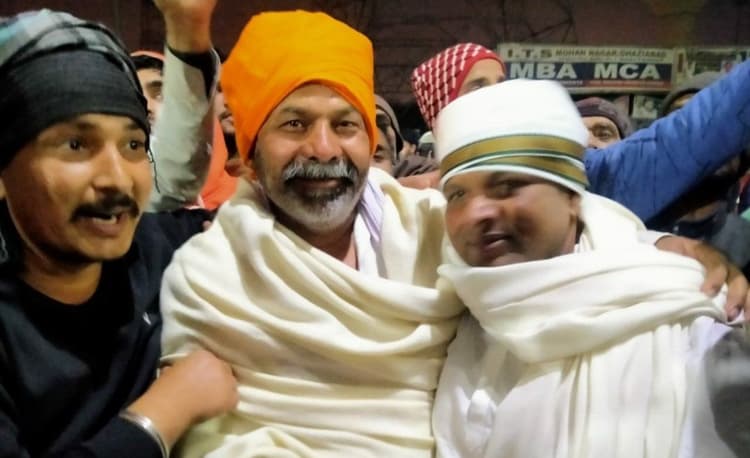 Jharkhand News : राकेश टिकैत से मिले झारखंड के कृषि मंत्री बादल पत्रलेख, पिलाया पानी