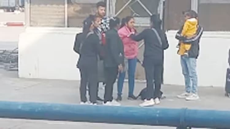 UP News: बरेली जंक्शन पर महिला यात्री को पीटने वाली TTE निलंबित, वीडियो वायरल होने पर कार्रवाई, जांच शुरू