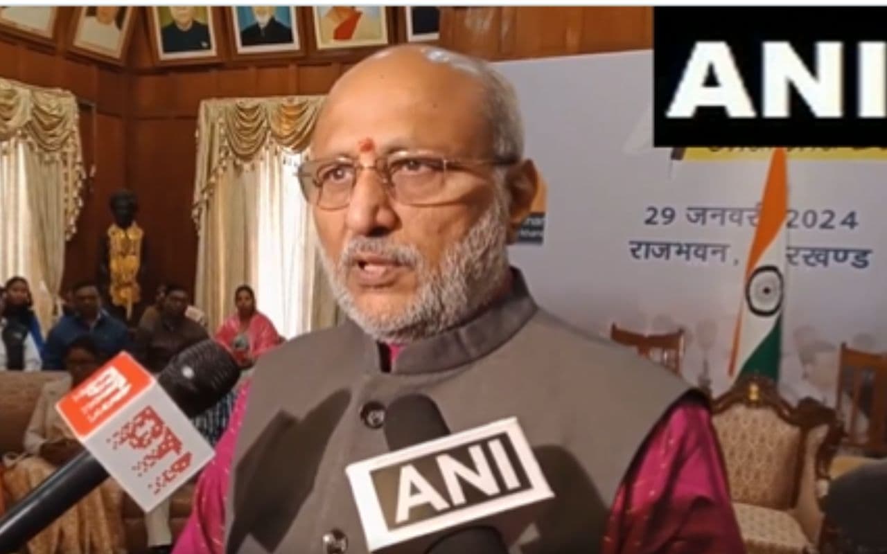 झारखंड: ‘कानून से ऊपर कोई नहीं’ CM हेमंत सोरेन को ED का समन व JMM के विरोध पर बोले राज्यपाल सीपी राधाकृष्णन