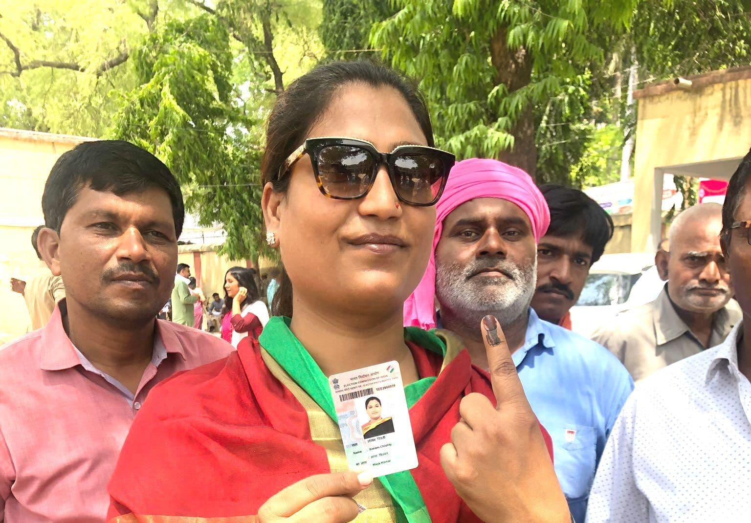 ट्रांसजेंडर सोनम को योगी सरकार में राज्यमंत्री का दर्जा, सपा सुप्रीमो अखिलेश यादव को दिया ‘श्राप’