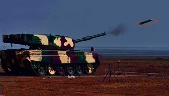 DRDO को मिली बड़ी कामयाबी, अर्जुन टैंक से दागी लेजर-गाइडेड ऐंटी टैंक मिसाइल ने टारगेट के उड़ाये परखच्चे DRDO को मिली बड़ी कामयाबी, अर्जुन टैंक से दागी लेजर-गाइडेड ऐंटी टैंक मिसाइल ने टारगेट के उड़ाये परखच्चे