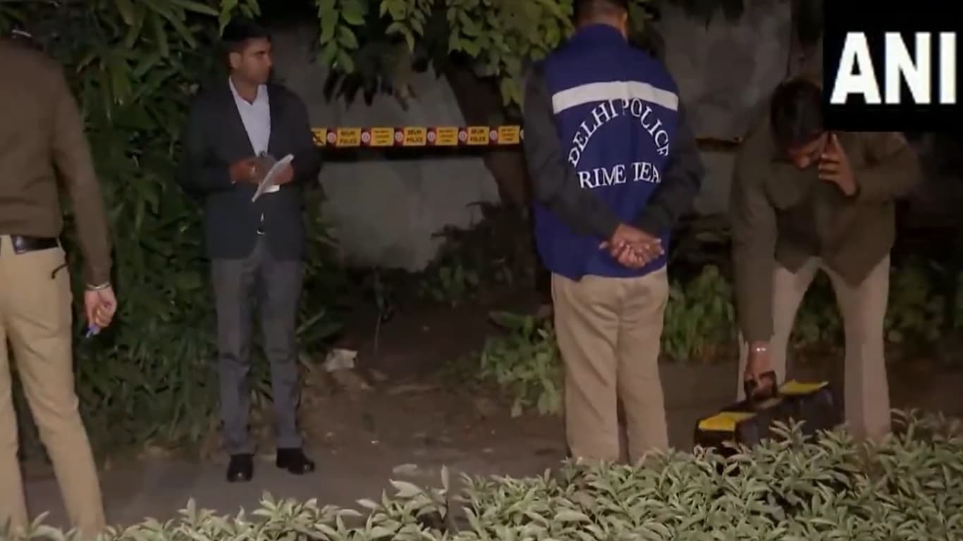 दिल्ली में इजरायली दूतावास के पास धमाका, मौके पर पहुंची स्पेशल सेल की टीम