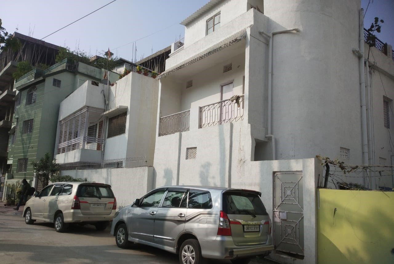 झारखंड में ईडी की बड़ी कार्रवाई, सीएम हेमंत सोरेन के मीडिया सलाहकार पिंटू समेत कई करीबियों के ठिकानों पर रेड