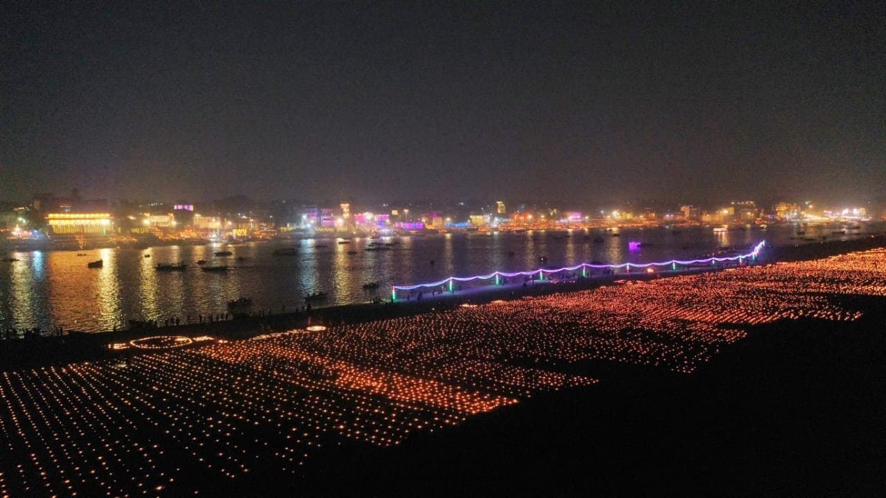 Dev Deepawali 2021: 15 लाख दीपक, 33 करोड़ देवी-देवता और शिव की नगरी, धन्य है घाट गंगा, शहर अपनी काशी