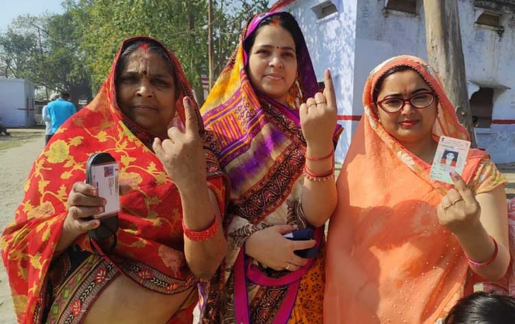 UP Chunav 2022: अंतिम चरण में योगी सरकार के सात मंत्रियों की परीक्षा, 75 महिलाएं भी मैदान में डटीं...