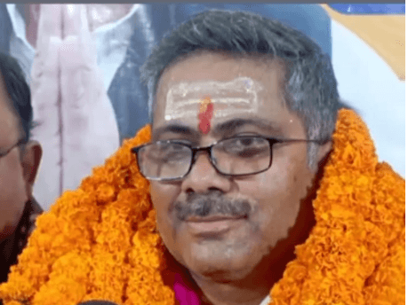 प्रयागराज: कायस्थ समाज के केपी ट्रस्ट के अध्यक्ष बने डॉ सुशील सिन्हा, चौधरी राघवेंद्र को 128 मतों से हराया