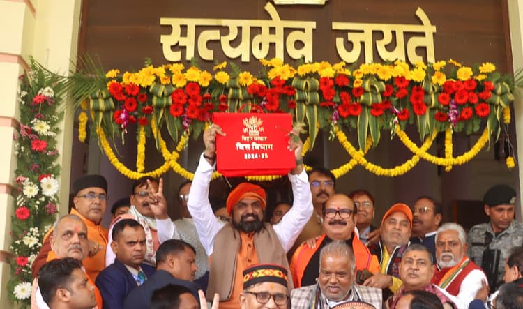 सम्राट चौधरी ने पेश किया बिहार का अब तक का सबसे बड़ा बजट, जानिए दस साल में कितना बढ़ा बजट?
