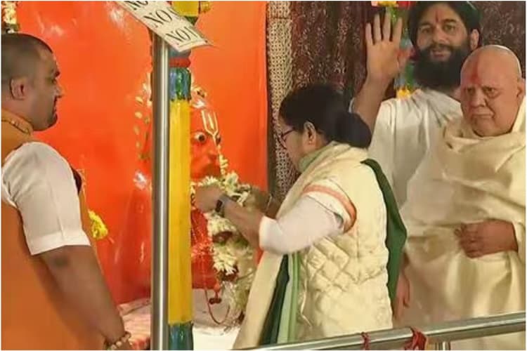 West Bengal : ममता बनर्जी ने केन्द्र सरकार पर कसा तंज कहा, केंद्र सरकार गंगासागर के लिए नहीं देती एक भी रुपया