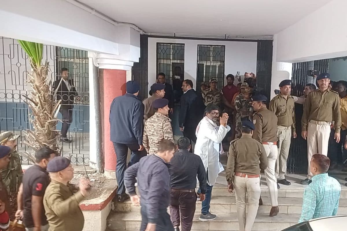 झारखंड: पूर्व सीएम हेमंत सोरेन की ईडी कोर्ट में पेशी, भेजे गए होटवार जेल