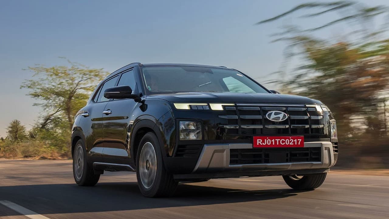 Hyundai की इस कार पर टूट पड़े लोग, 1 महीने में बुकिंग 51,000 के पार Hyundai की इस कार पर टूट पड़े लोग, 1 महीने में बुकिंग 51,000 के पार