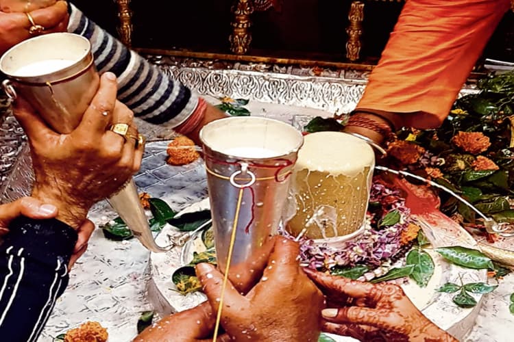 पहाड़ी बाबा का 26वां वार्षिकोत्सव मना, वैदिक मंत्रोच्चार के साथ हुआ महारुद्राभिषेक