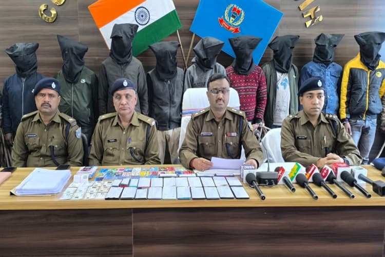 साइबर अपराध के खिलाफ गिरिडीह पुलिस की कार्रवाई, मास्टरमाइंड सहित 9 शातिर गिरफ्तार, ऐसे लगाते थे चूना