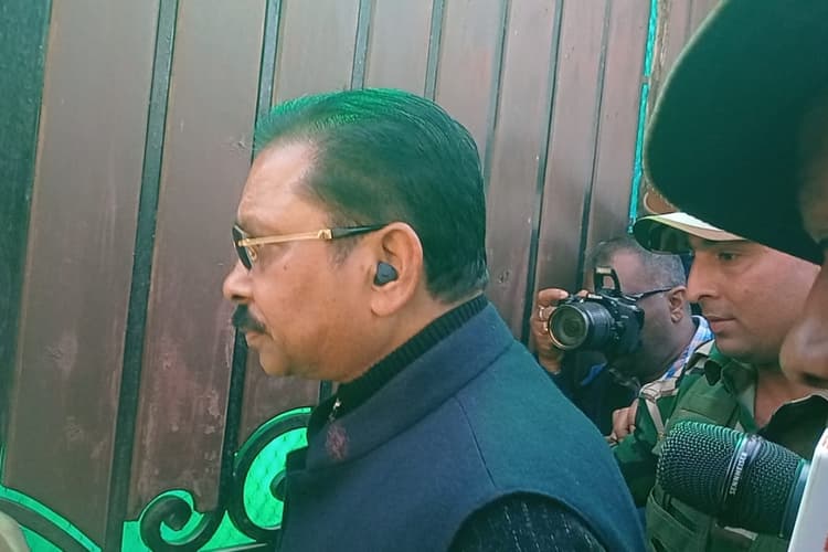 झारखंड : ईडी ऑफिस पहुंचे धीरज साहू, अब खुलेगा बीएमडब्ल्यू का राज, पता चलेगा हेमंत सोरेन से क्या है संबंध!