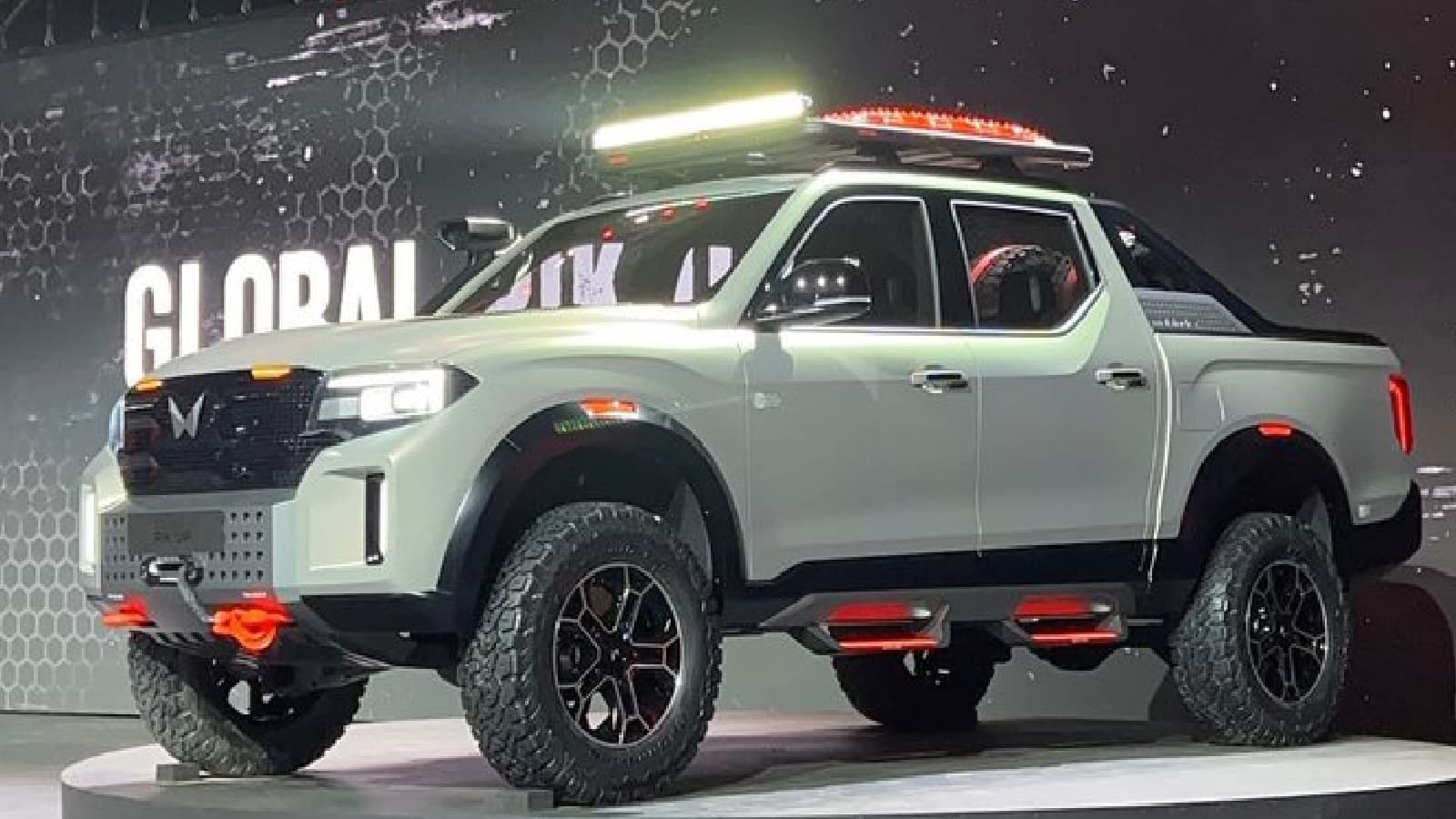 Mahindra Scorpio X से टोयोटा हाइलक्स की हवा टाइट! Mahindra Scorpio X से टोयोटा हाइलक्स की हवा टाइट!