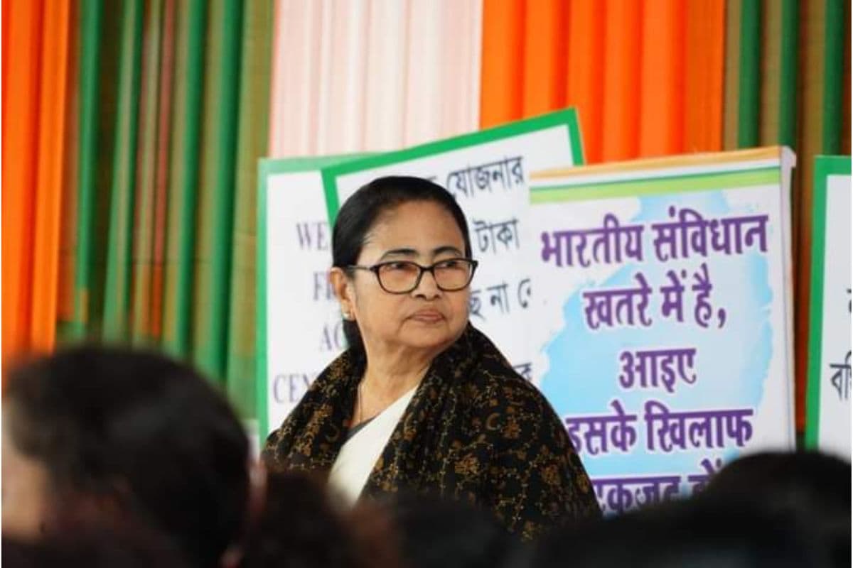 तृणमूल कांग्रेस और भाजपा में शुरू हुई जुबानी जंग, मुख्यमंत्री ममता बनर्जी ने CAG रिपोर्ट को बताया निराधार
