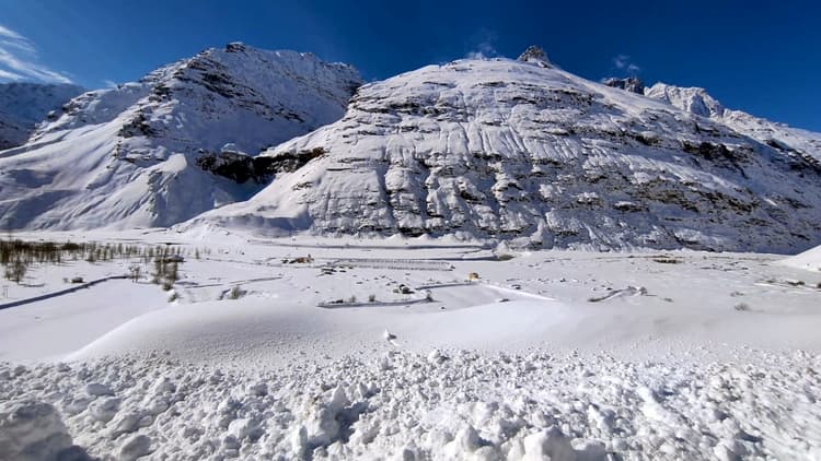 झील जमकर बदली ठोस बर्फ में, तापमान 0 से 25 डिग्री नीचे, जानें देश में कहां कहर बरपा रहा है मौसम