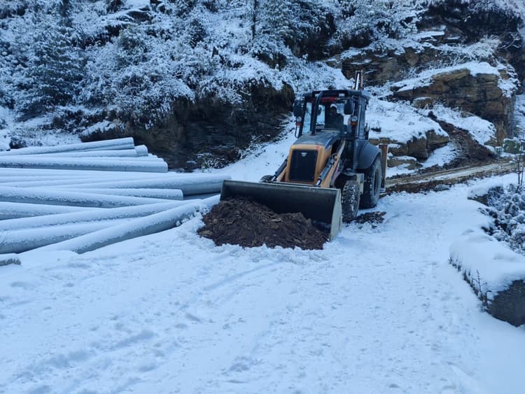 Himachal Pradesh Weather: हिमपात का कहर, सौ से ज्यादा सड़कें बंद, जानें मौसम का हाल