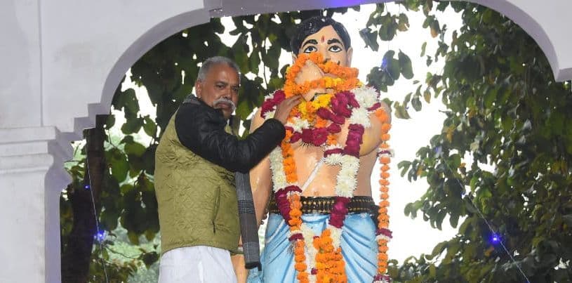 उन्नाव के ननिहाल में मनाई जा रही अमर शहीद चंद्रशेखर आजाद की जयंती, गांव में मेला भी लगा