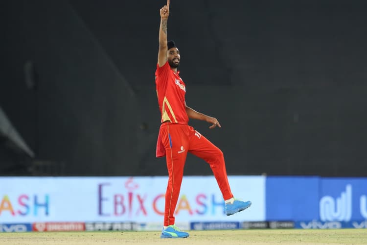 RCB vs PBKS: देश छोड़ कनाडा जाने का फैसला करने वाले हरप्रीत बरार ने मैच में ऐसा किया कमाल कि दिग्गज ले रहे हैं बस उसका नाम