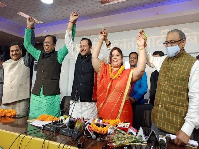 चिराग पासवान को बड़ा झटका! LJP से एकमात्र MLC नूतन सिंह BJP में शामिल, इकलौते विधायक भी छोड़ेंगे साथ? चिराग पासवान को बड़ा झटका! LJP से एकमात्र MLC नूतन सिंह BJP में शामिल, इकलौते विधायक भी छोड़ेंगे साथ?