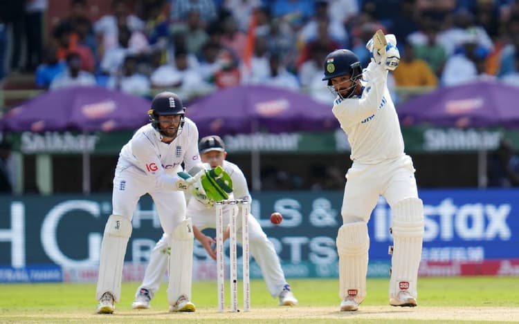 IND vs ENG: रजत पाटीदार अपने टेस्ट डेब्यू में नहीं कर पाए कमाल, इंग्लैंड लायंस के खिलाफ जड़े थे दो शतक