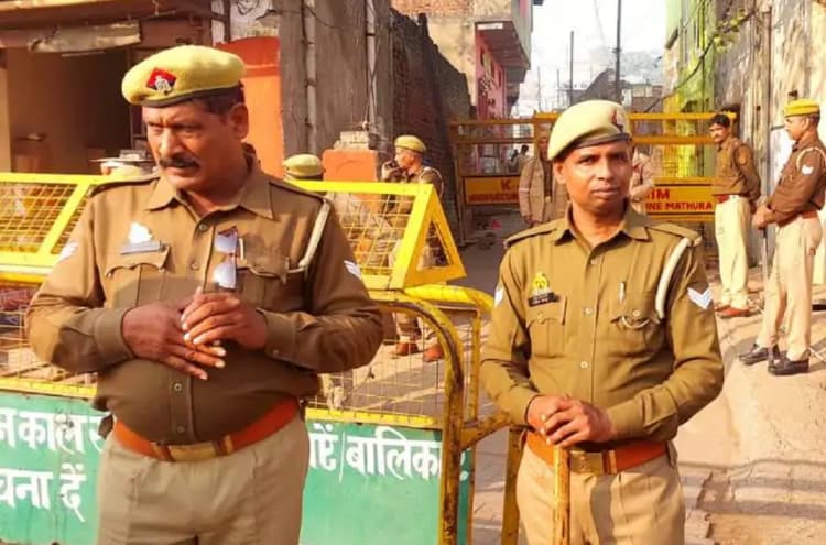 बाबरी विध्वंस की बरसी पर मथुरा में अलर्ट, श्रीकृष्ण जन्मभूमि पर दीपदान से पहले हिंदूवादी नेता हिरासत में