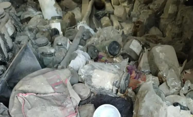 Agra : पोस्टमार्टम हाउस के जारों में बंद हैं हत्या- आत्महत्या की 1500 कहानियां