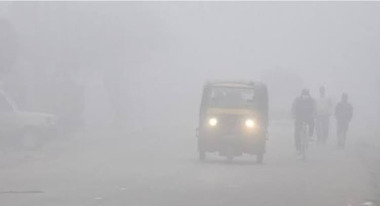गोरखपुर: पूर्वांचल में भीषण कोहरे के साथ सताएगी कड़ाके की ठंड, दोगुने होंगे कोल्ड डे, जानें मौसम का हाल
