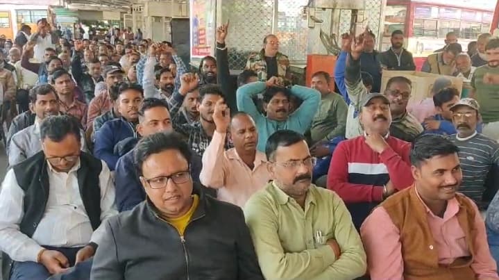UP News : रोडवेज कर्मियों का ऐलान, बर्दाश्त नहीं किया जाएगा निजीकरण, आंदोलन की दी धमकी, जानें और क्या बोले...