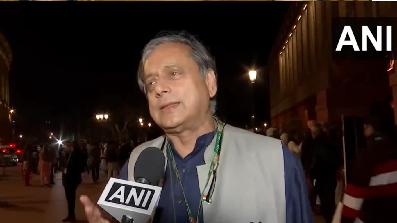 ‘पता नहीं प्रधानमंत्री जी को क्या हो गया? वे थक गए हैं’, शशि थरूर ने पीएम मोदी पर कसा तंज